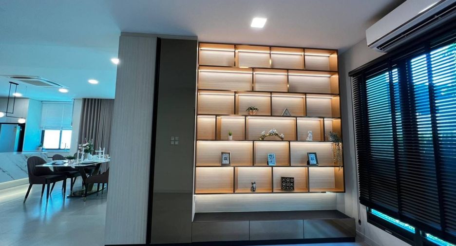 For rent 4 bedrooms townhouse in Bang Phli, Samut Prakan