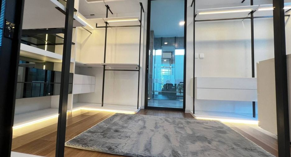 For rent 4 bedrooms townhouse in Bang Phli, Samut Prakan