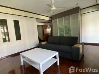 Casa adosada en alquiler de 2 habitaciones en Wang Thonglang, Bangkok