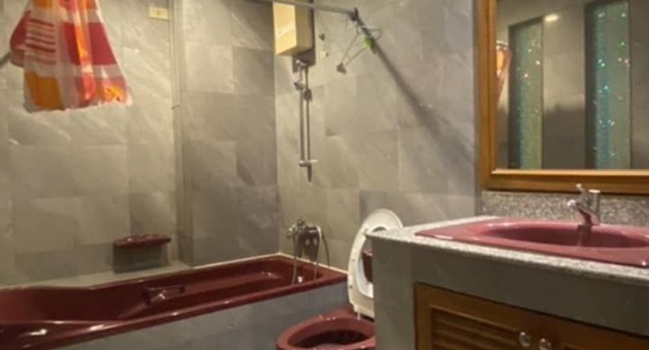 For rent 2 ベッドルーム townhouse in Wang Thonglang, Bangkok