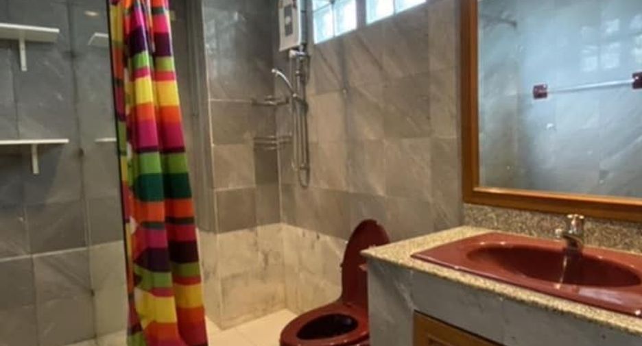 For rent 2 bedrooms townhouse in Wang Thonglang, Bangkok