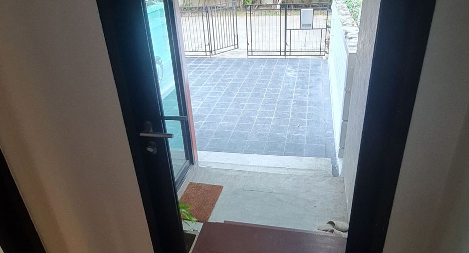 For rent 3 ベッドルーム townhouse in Chom Thong, Bangkok
