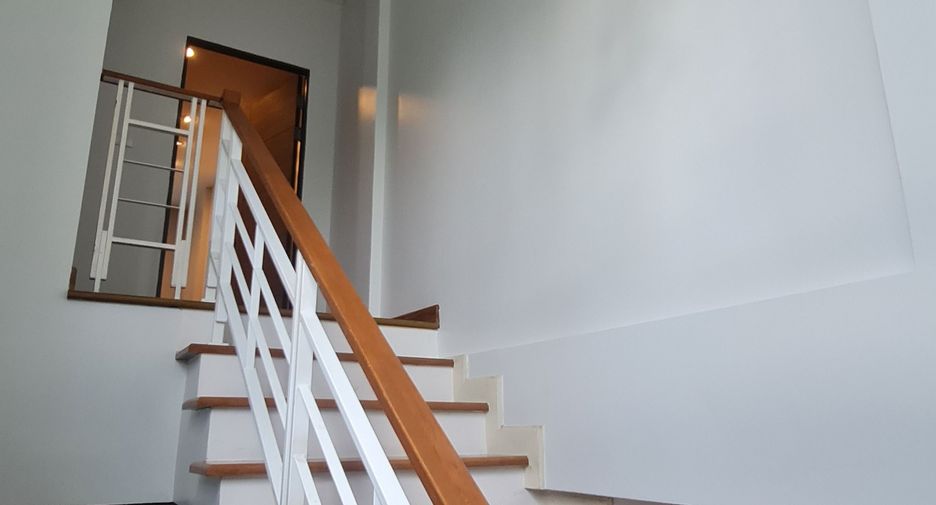For rent 3 ベッドルーム townhouse in Chom Thong, Bangkok