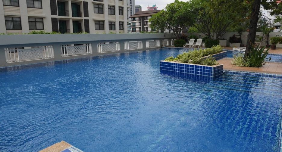 For rent 3 bedrooms condo in Khlong Toei, Bangkok