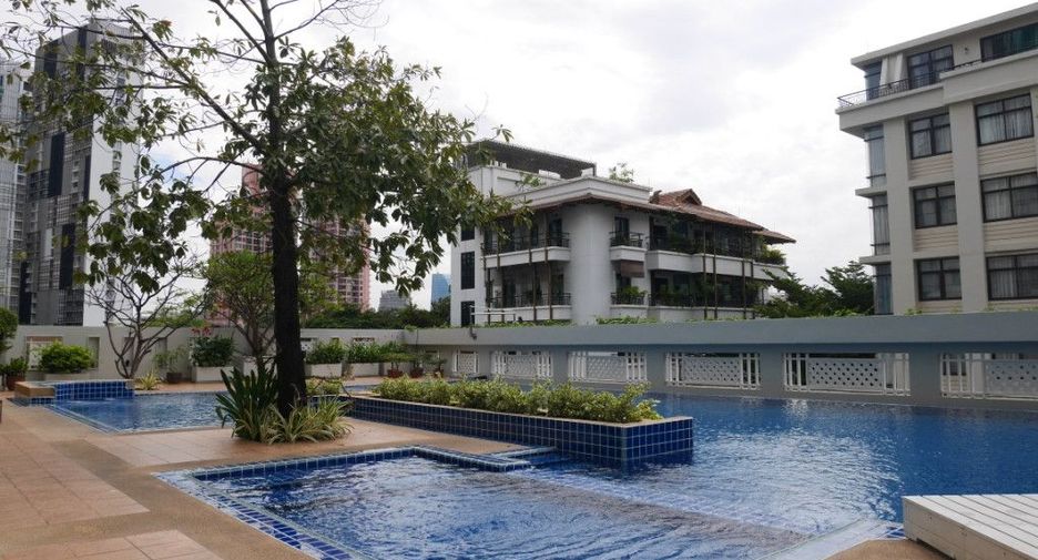 For rent 3 bedrooms condo in Khlong Toei, Bangkok