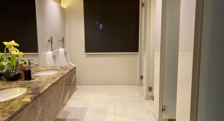 For rent 2 bedrooms condo in Pathum Wan, Bangkok