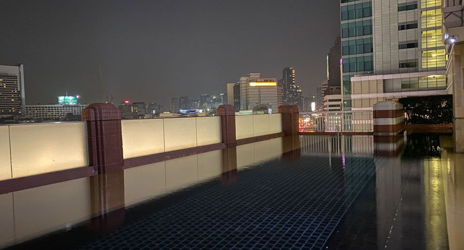 For rent 2 bedrooms condo in Pathum Wan, Bangkok
