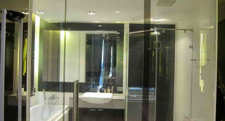 For rent 2 bedrooms condo in Pathum Wan, Bangkok