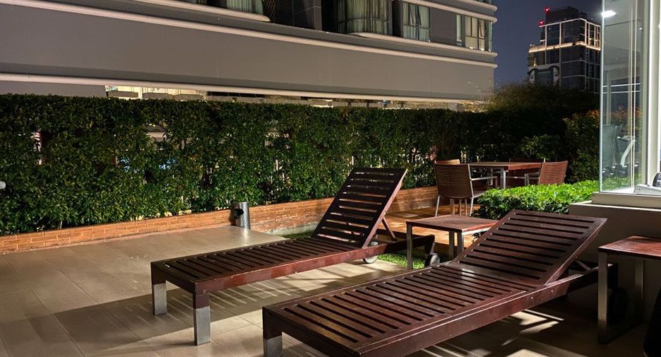 For rent 2 bedrooms condo in Pathum Wan, Bangkok