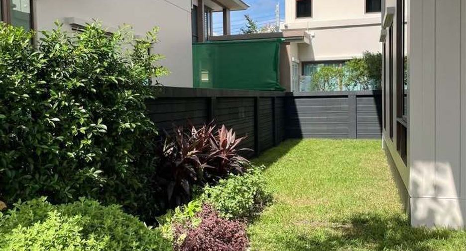 For rent 4 bedrooms house in Bang Kapi, Bangkok