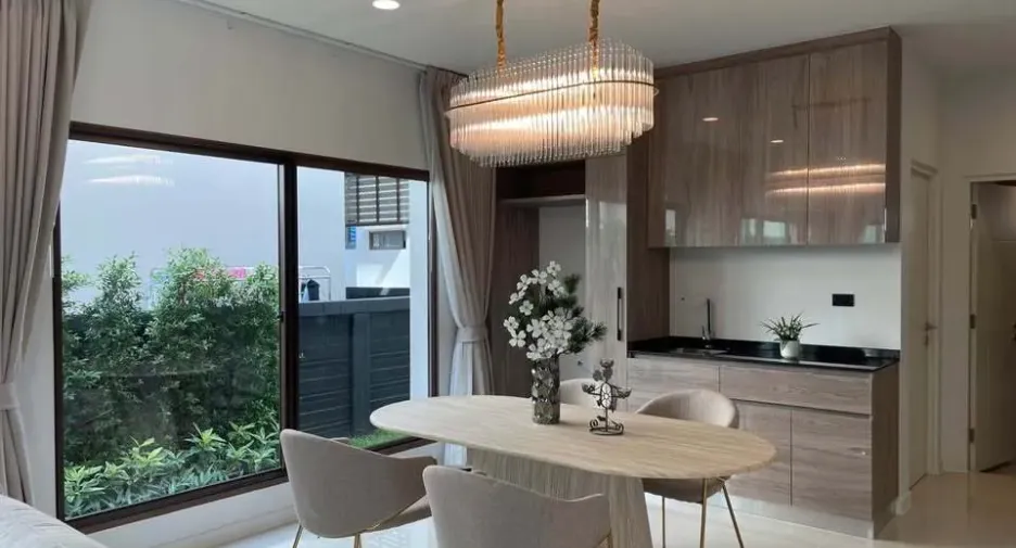 For rent 4 bedrooms house in Bang Kapi, Bangkok