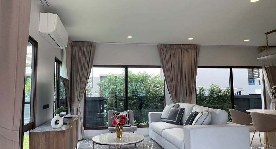 For rent 4 bedrooms house in Bang Kapi, Bangkok