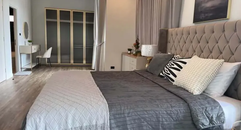 For rent 4 bedrooms house in Bang Kapi, Bangkok