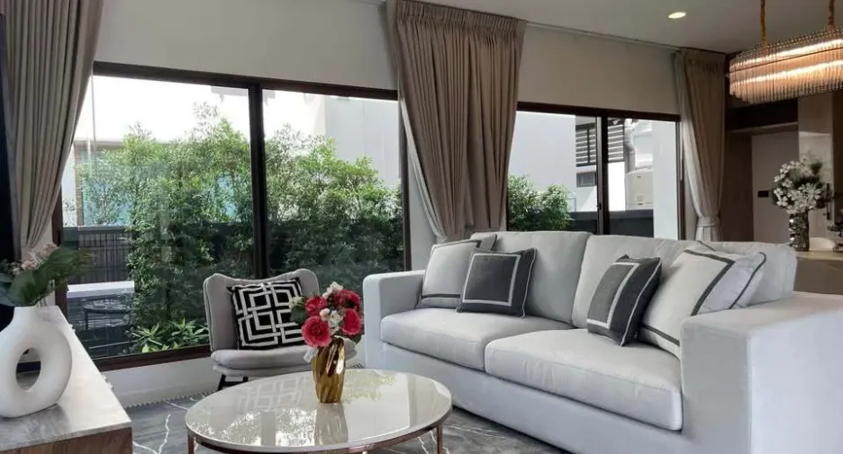 For rent 4 bedrooms house in Bang Kapi, Bangkok