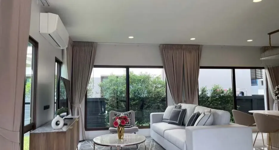 For rent 4 bedrooms house in Bang Kapi, Bangkok