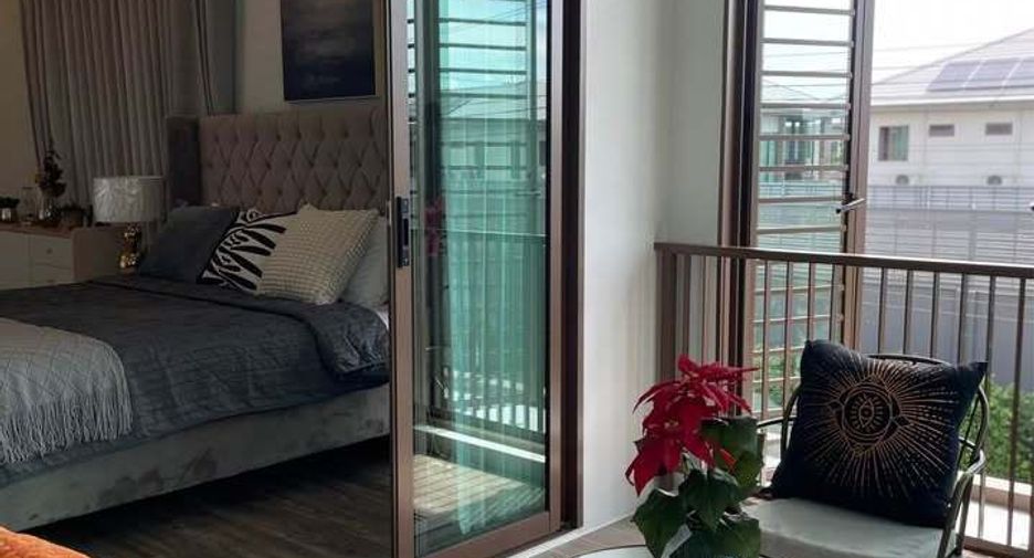 For rent 4 bedrooms house in Bang Kapi, Bangkok