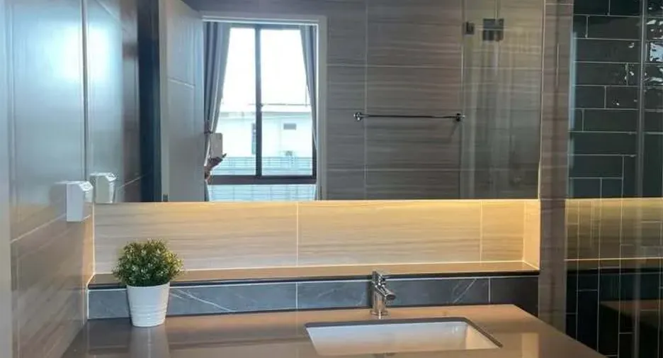 For rent 4 bedrooms house in Bang Kapi, Bangkok