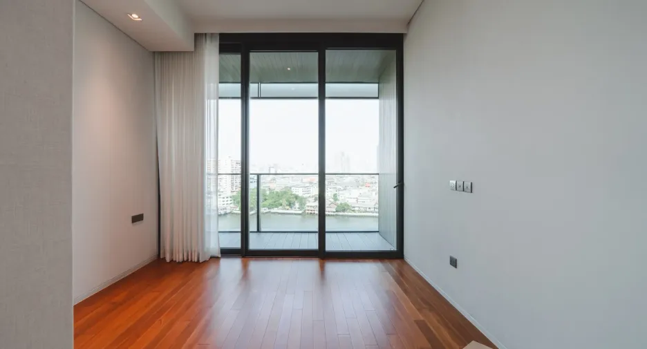 For rent 2 bedrooms condo in Khlong San, Bangkok