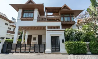 Casa en alquiler de 4 habitaciones en Yan Nawa, Bangkok