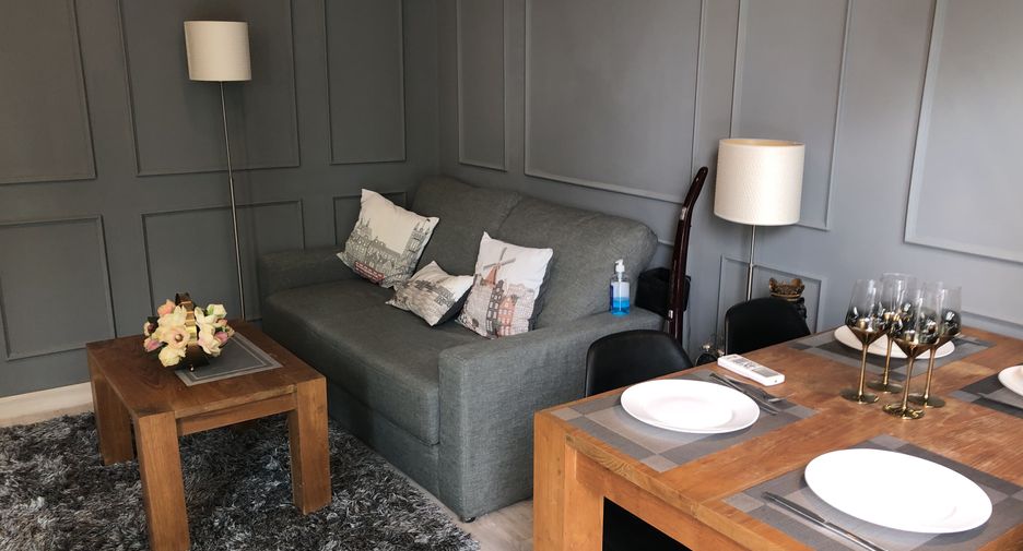 For rent 2 ベッドルーム condo in Phra Khanong, Bangkok