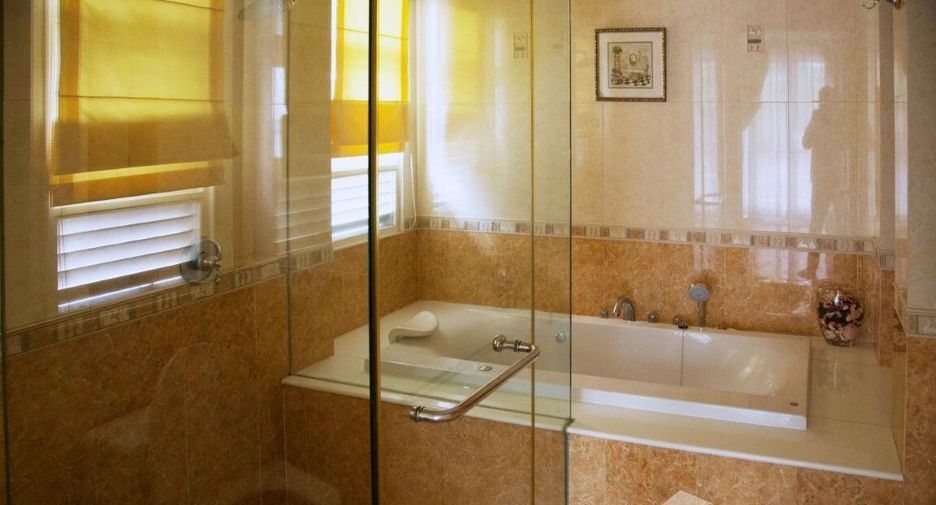 For rent 4 ベッドルーム villa in Watthana, Bangkok