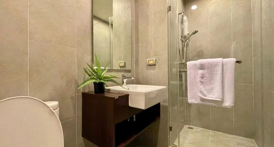 For rent 2 bedrooms condo in Watthana, Bangkok