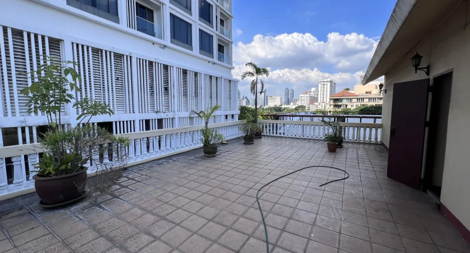 For rent 2 bedrooms condo in Watthana, Bangkok