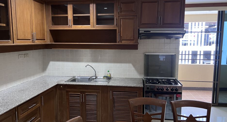 For rent 2 bedrooms condo in Watthana, Bangkok