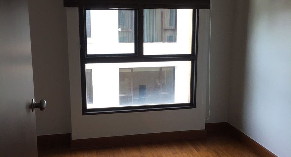 For rent 3 bedrooms condo in Pathum Wan, Bangkok