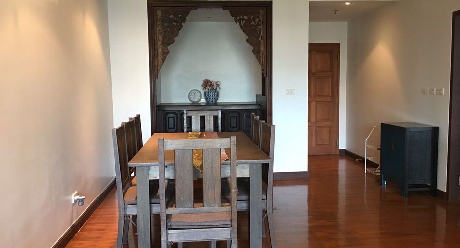 For rent 3 bedrooms condo in Pathum Wan, Bangkok