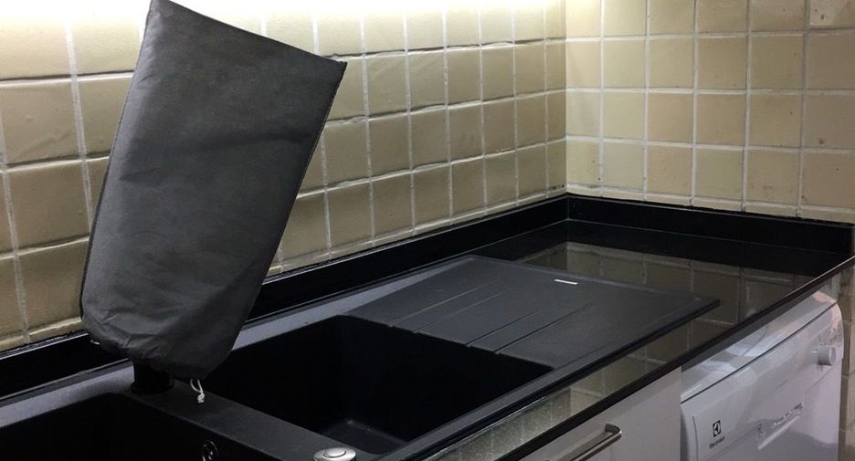For rent 3 bedrooms condo in Pathum Wan, Bangkok