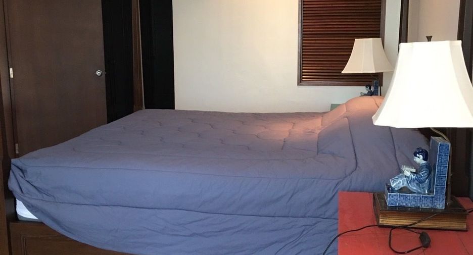 For rent 3 bedrooms condo in Pathum Wan, Bangkok