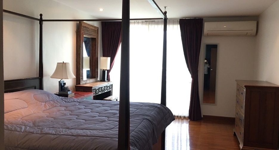 For rent 3 bedrooms condo in Pathum Wan, Bangkok