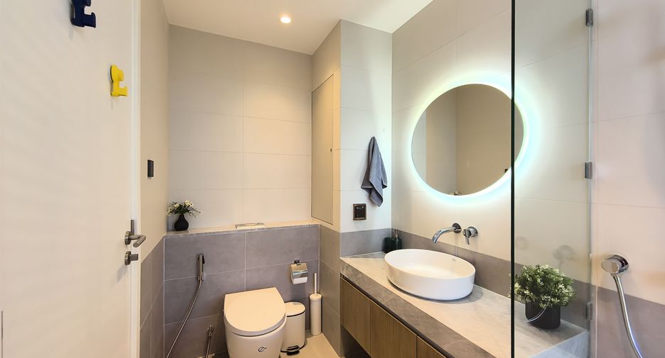 For rent 2 bedrooms condo in Watthana, Bangkok