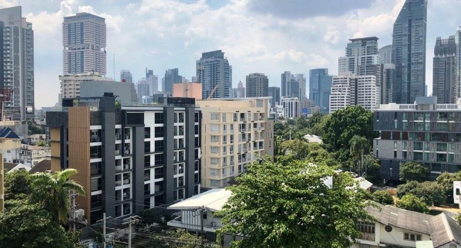 For rent 2 bedrooms condo in Watthana, Bangkok