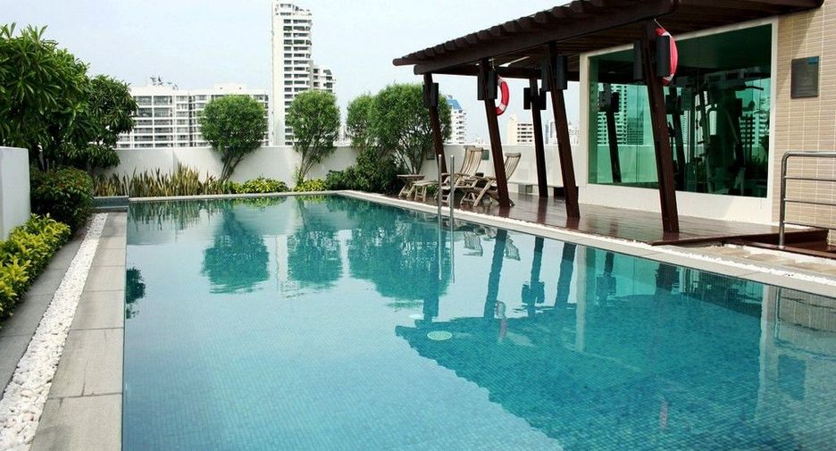 For rent 2 bedrooms condo in Watthana, Bangkok