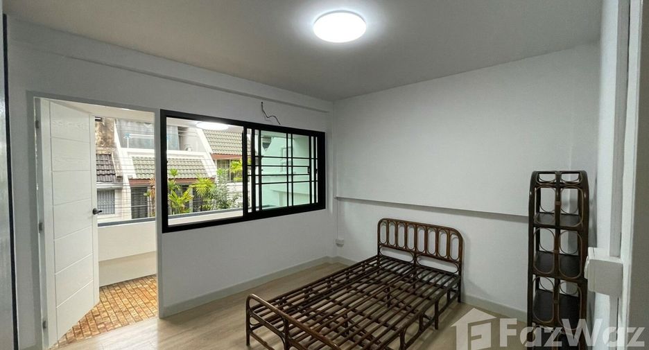 Reihenhaus zur Miete mit 4 Zimmer in Watthana, Bangkok