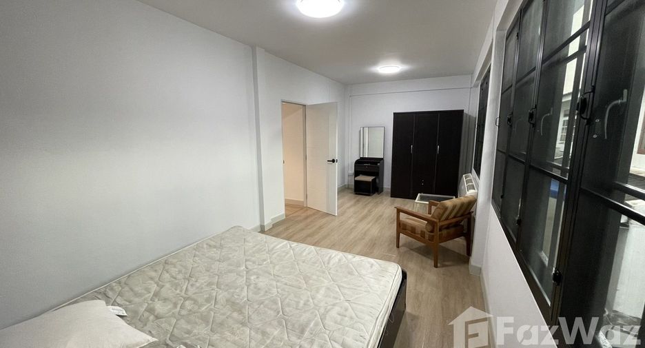 Reihenhaus zur Miete mit 4 Zimmer in Watthana, Bangkok