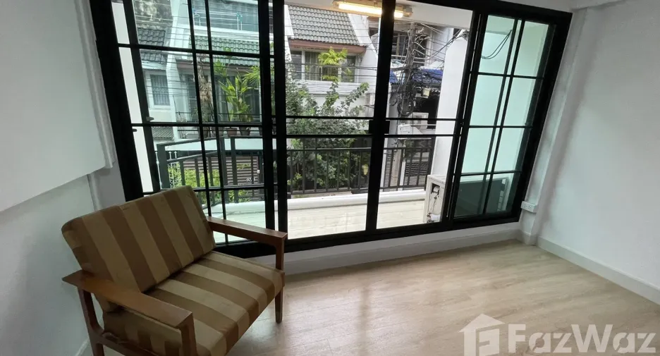 Reihenhaus zur Miete mit 4 Zimmer in Watthana, Bangkok