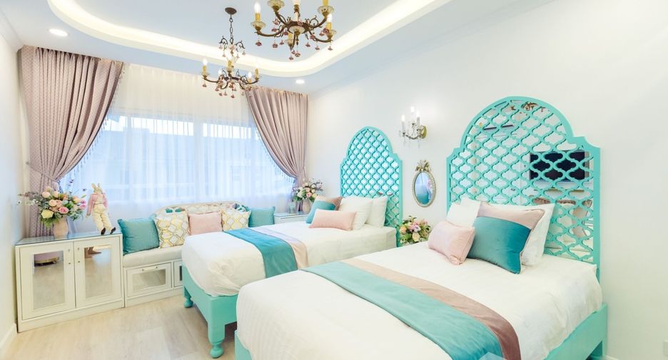 For rent 3 bedrooms townhouse in Lat Phrao, Bangkok