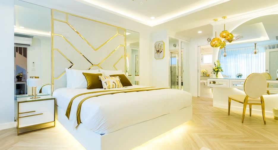 For rent 3 bedrooms townhouse in Lat Phrao, Bangkok