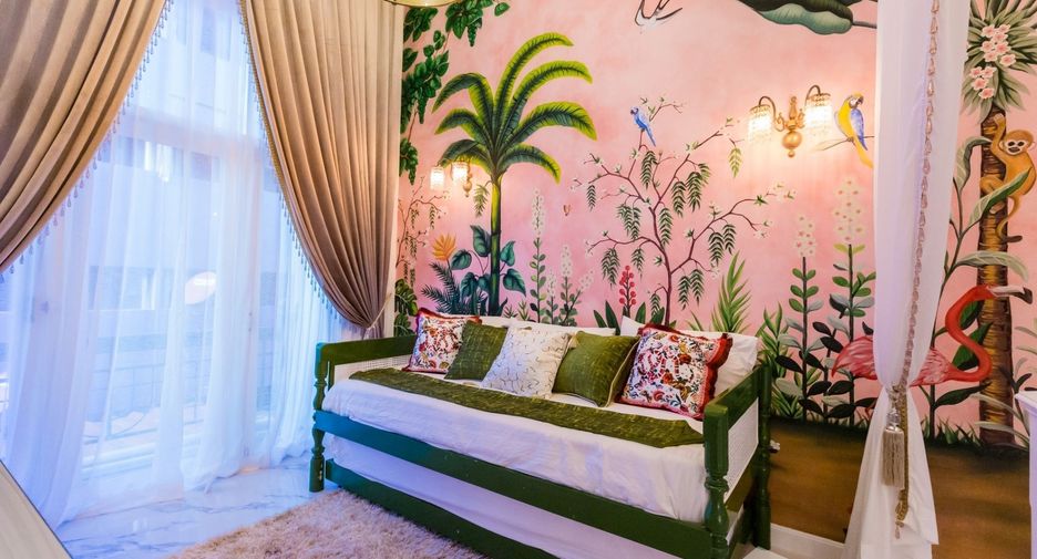 For rent 3 bedrooms townhouse in Lat Phrao, Bangkok