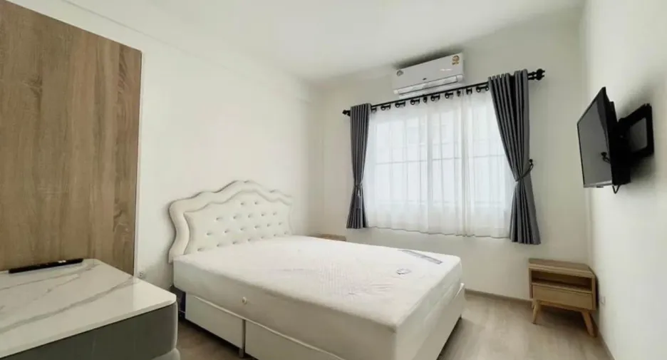 For rent 3 bedrooms townhouse in Prawet, Bangkok