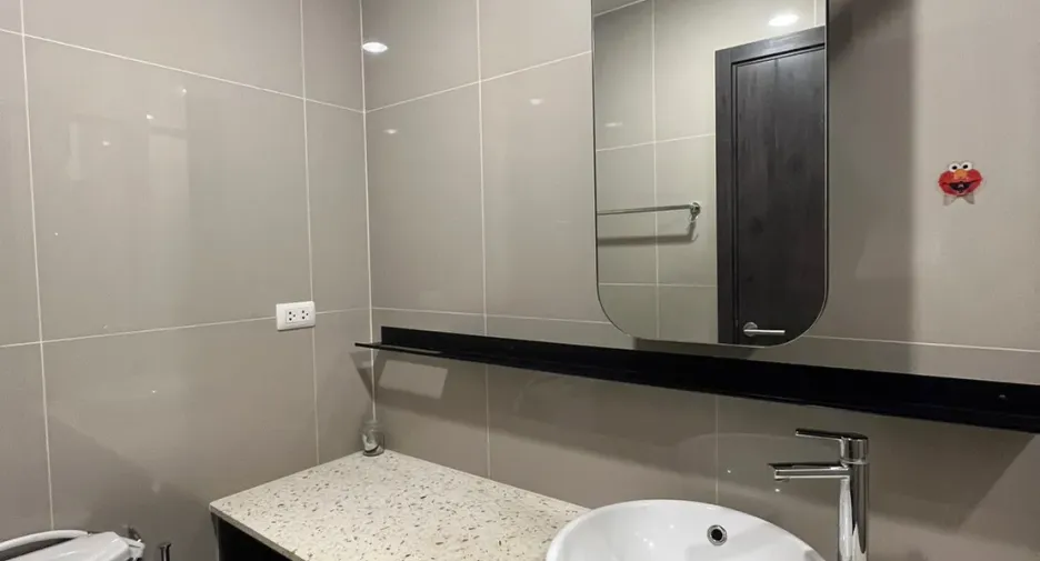 For rent 2 bedrooms condo in Huai Khwang, Bangkok