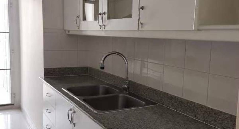 For rent 3 bedrooms apartment in Pathum Wan, Bangkok