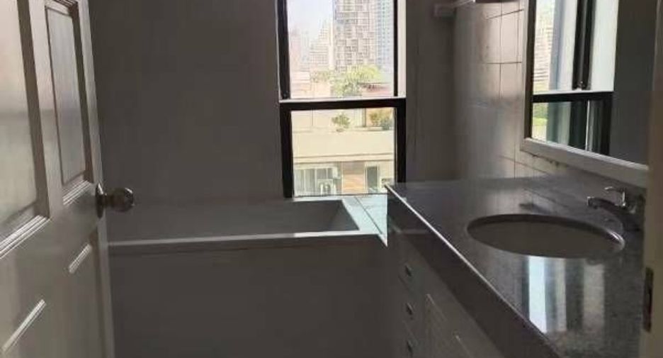 For rent 3 bedrooms apartment in Pathum Wan, Bangkok