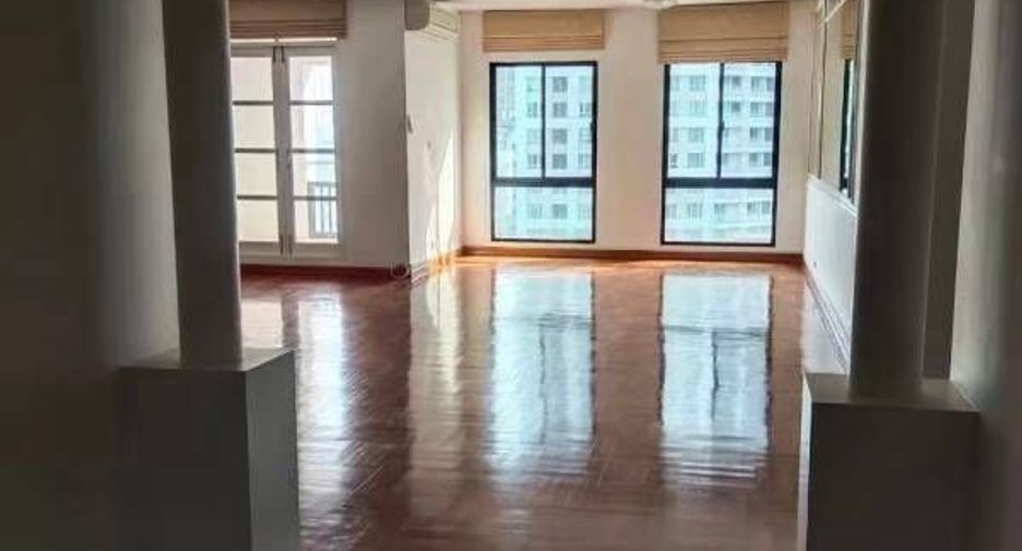 For rent 3 bedrooms apartment in Pathum Wan, Bangkok