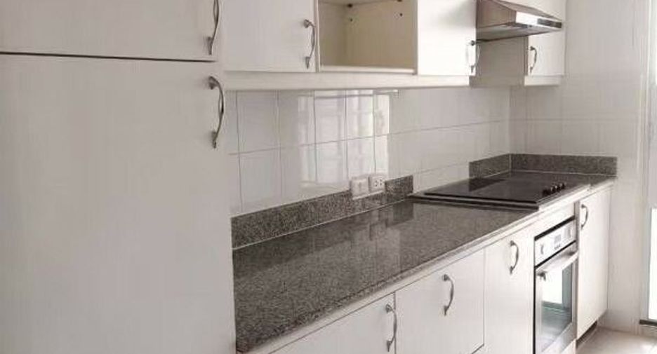 For rent 3 bedrooms apartment in Pathum Wan, Bangkok