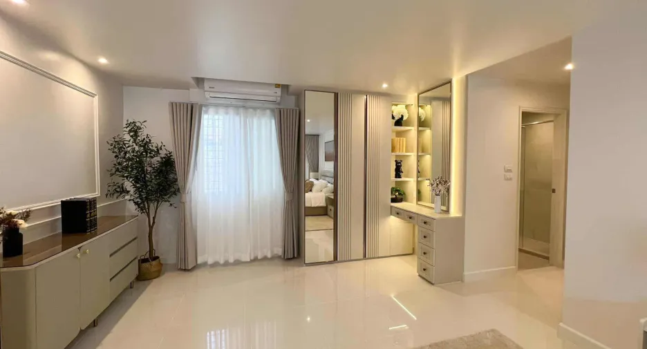 À louer 2 chambres condo à Yan Nawa, Bangkok