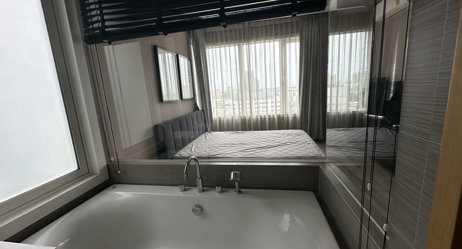 For rent 2 bedrooms condo in Khlong Toei, Bangkok